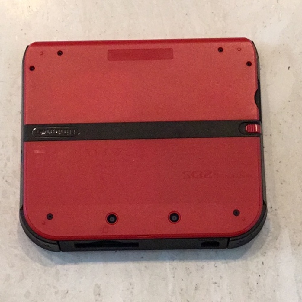 Mario Kart 7 Nintendo 2DS Console Handheld System Red & Charger Game & Box - Picture 11 of 16